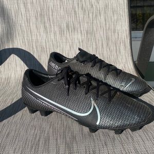 Nike soccer cleats. Brand new worn 5 times